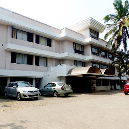 Hotel Highway Garden Kochi Exterior foto