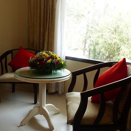 Hotel Highway Garden Kochi Exterior foto