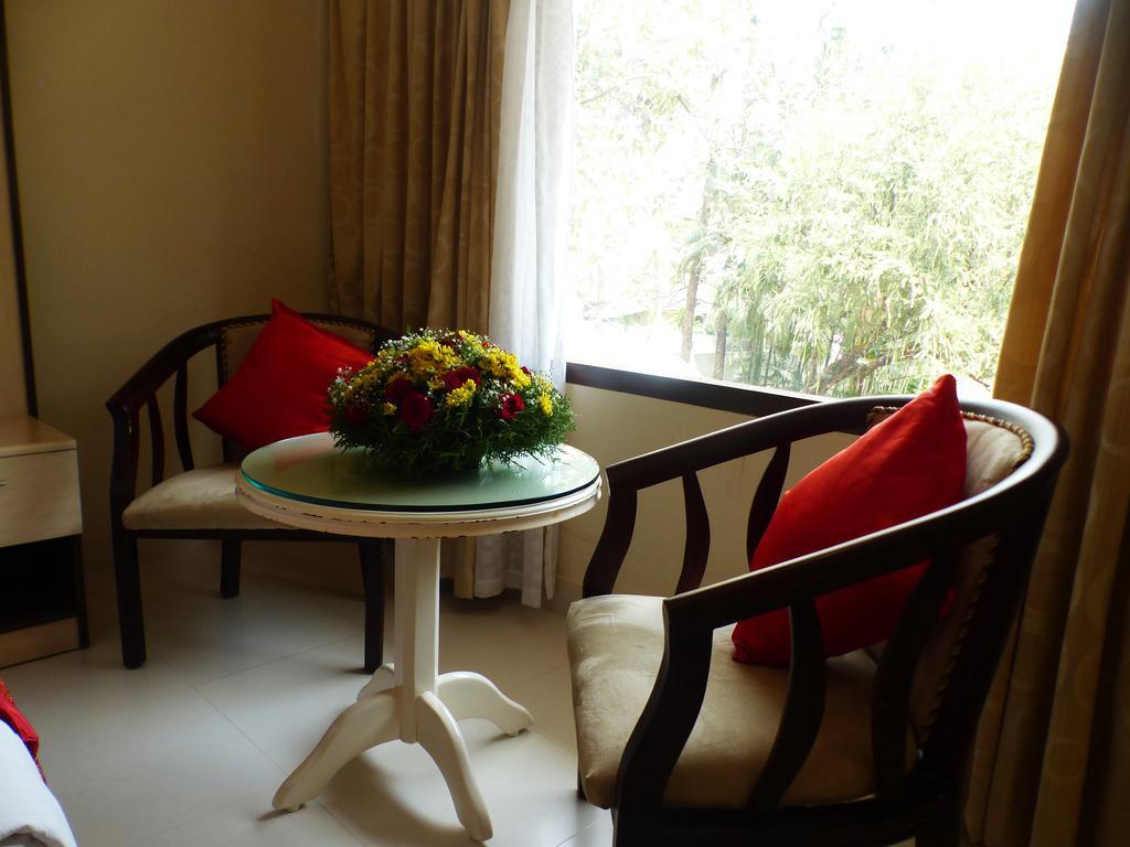 Hotel Highway Garden Kochi Exterior foto