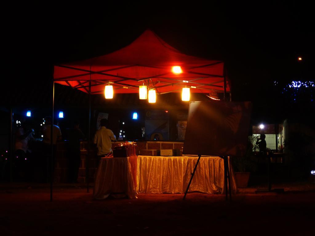 Hotel Highway Garden Kochi Exterior foto
