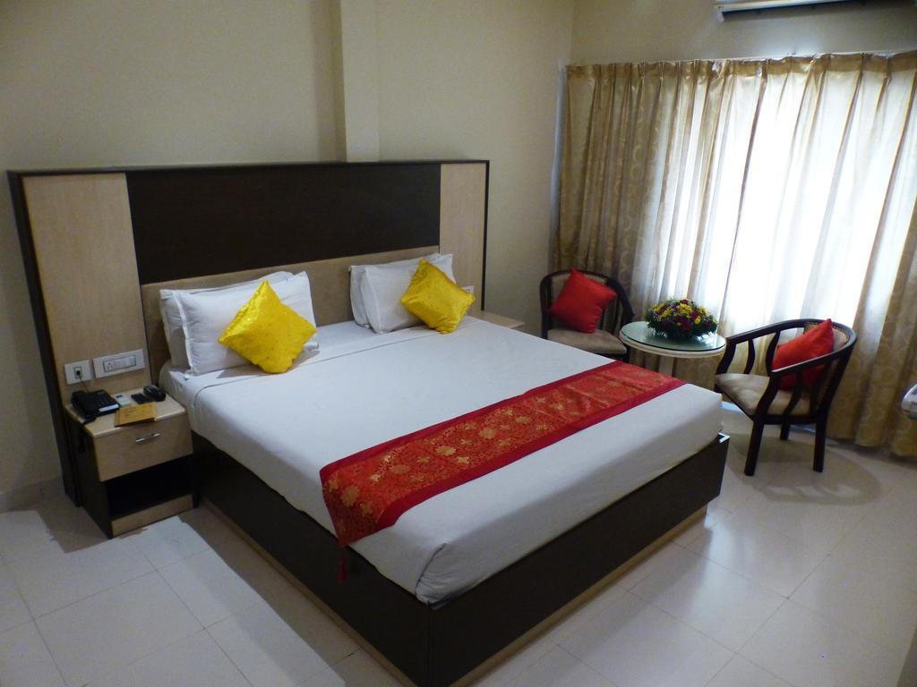 Hotel Highway Garden Kochi Exterior foto