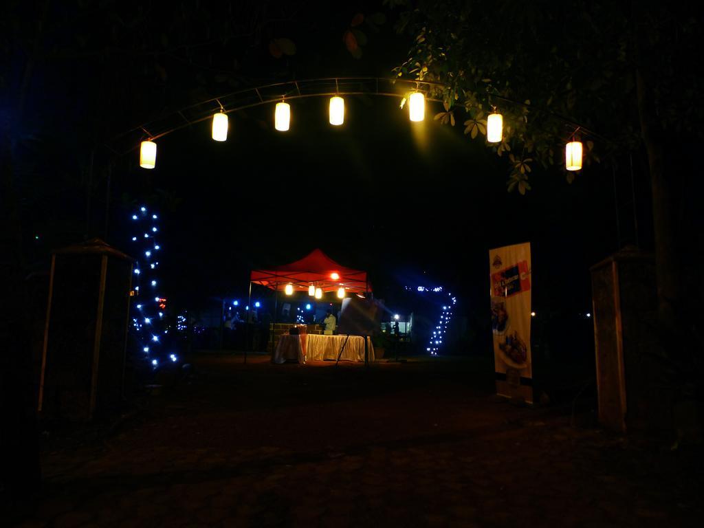 Hotel Highway Garden Kochi Exterior foto