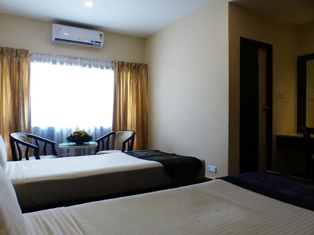 Hotel Highway Garden Kochi Exterior foto