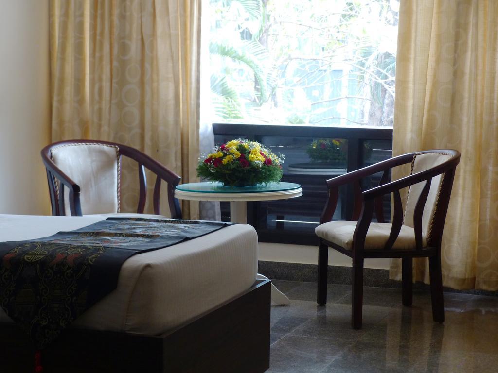 Hotel Highway Garden Kochi Exterior foto