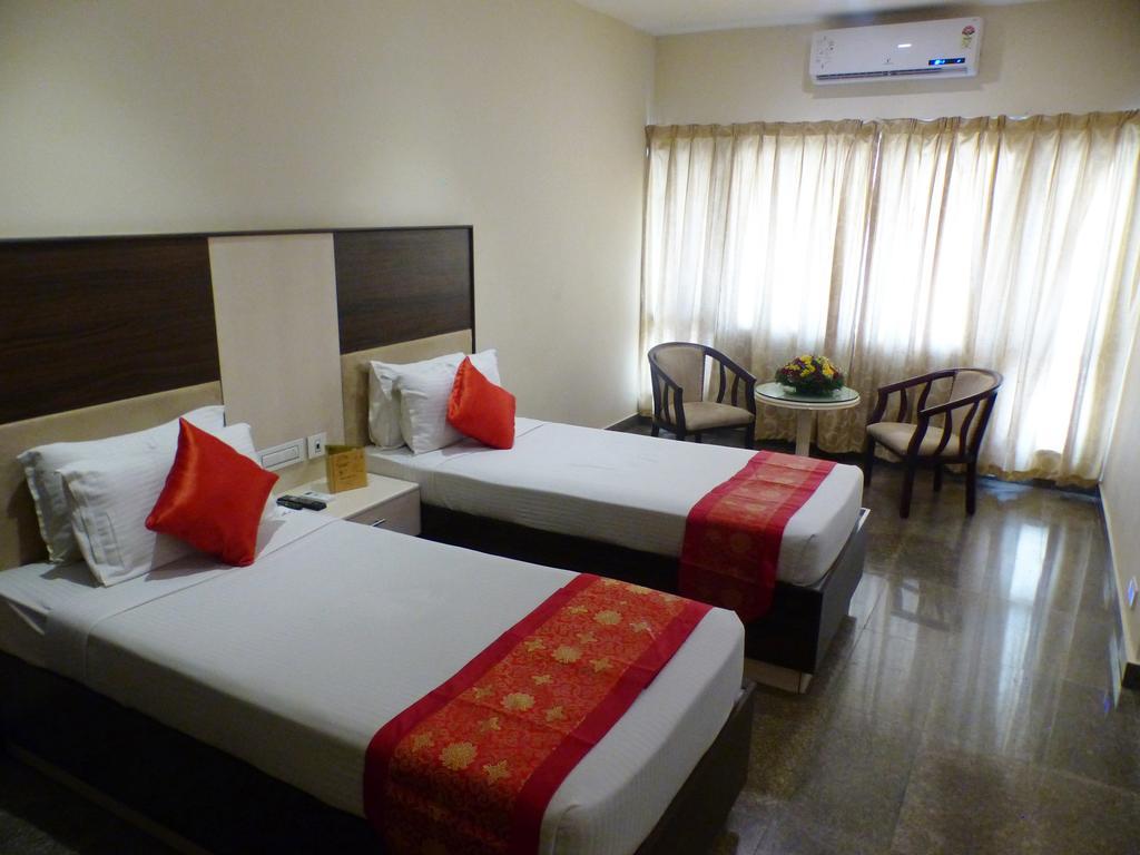 Hotel Highway Garden Kochi Exterior foto