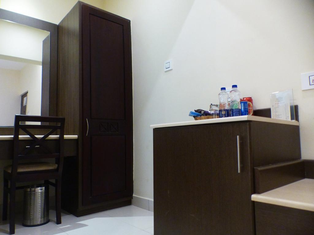 Hotel Highway Garden Kochi Exterior foto