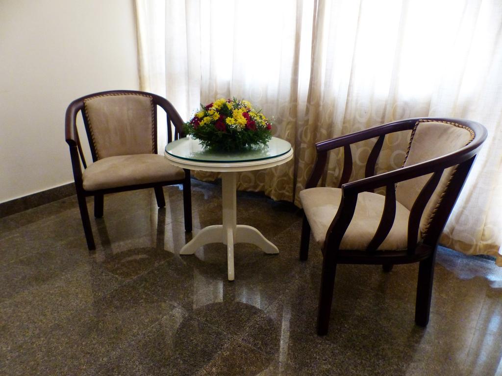 Hotel Highway Garden Kochi Exterior foto