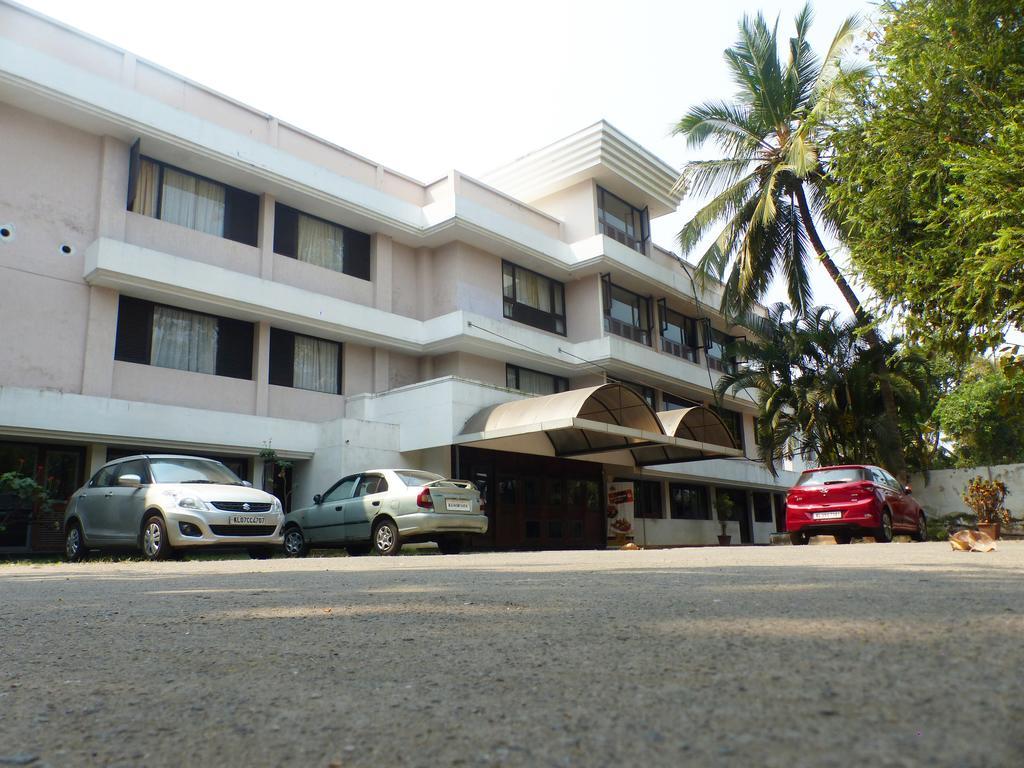Hotel Highway Garden Kochi Exterior foto