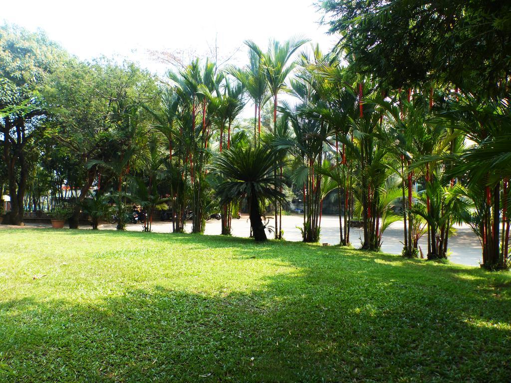 Hotel Highway Garden Kochi Exterior foto